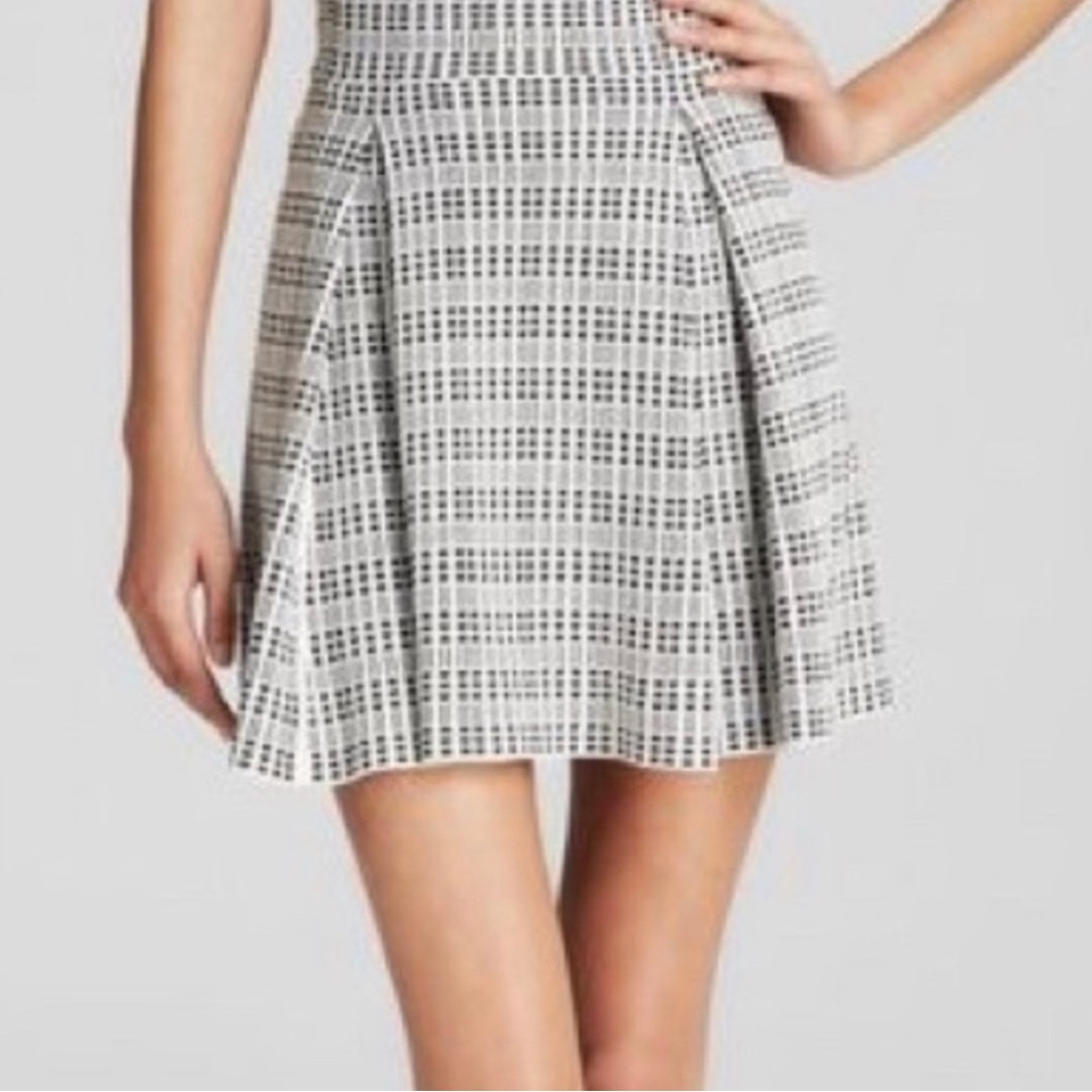 Theory black and white skater skirt size S perfect condition